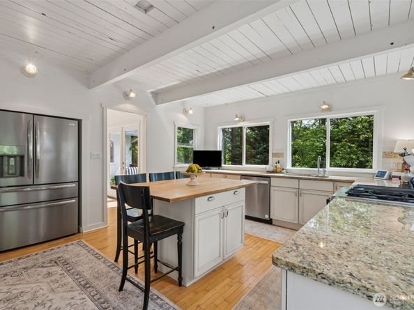 15715 249 Avenue SE, Issaquah WA 98027