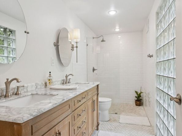 15715 249 Avenue SE, Issaquah WA 98027