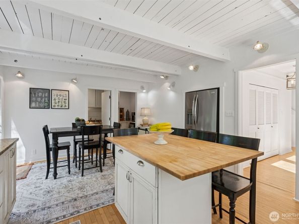 15715 249 Avenue SE, Issaquah WA 98027