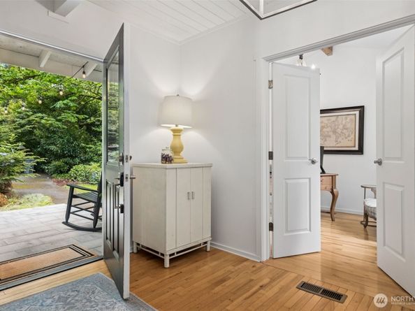 15715 249 Avenue SE, Issaquah WA 98027