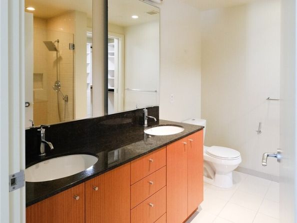 909 5th Avenue 204, Seattle WA 98164