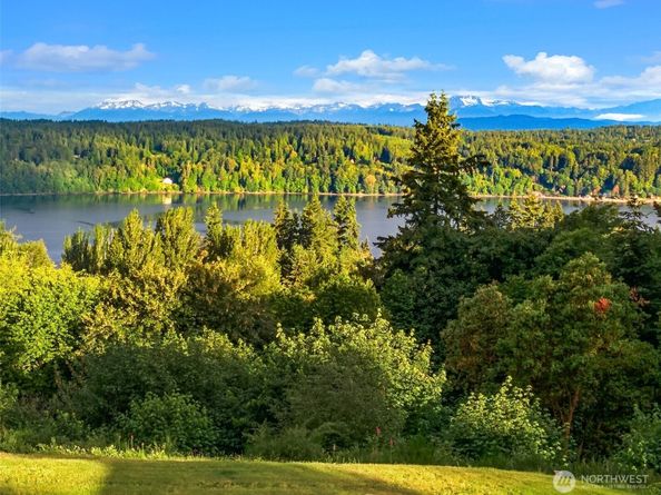 18005 Thorsen Road SW, Vashon WA 98070