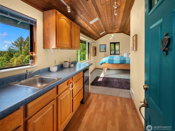 18005 Thorsen Road SW, Vashon WA 98070