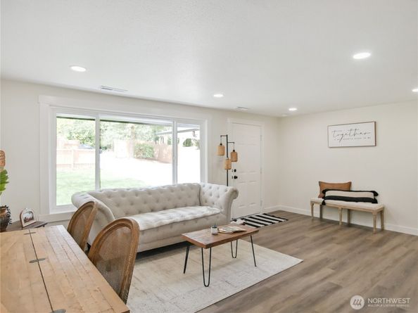 18312 8th Avenue NE, Shoreline WA 98155