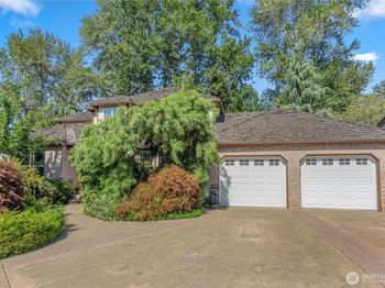 932 Pike Place NE
