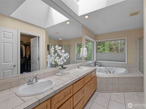 6211 116th Avenue NE, Kirkland WA 98033