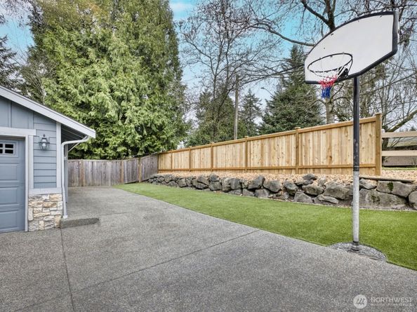 6211 116th Avenue NE, Kirkland WA 98033