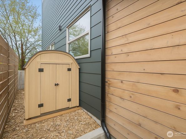 3205 B 37th Place S, Seattle WA 98144
