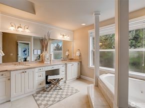 17411 NE 39th Court NE, Redmond WA 98052