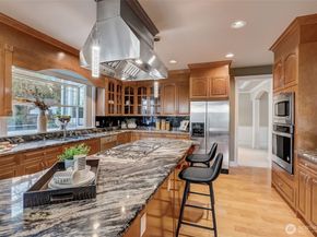 17411 NE 39th Court NE, Redmond WA 98052
