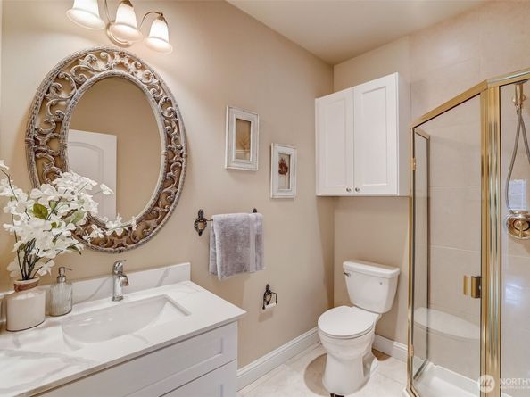 17411 NE 39th Court NE, Redmond WA 98052