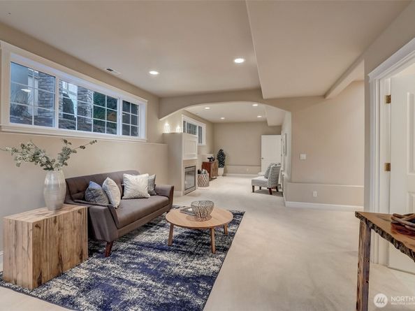 17411 NE 39th Court NE, Redmond WA 98052