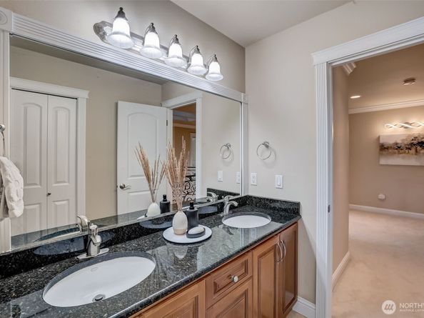 17411 NE 39th Court NE, Redmond WA 98052