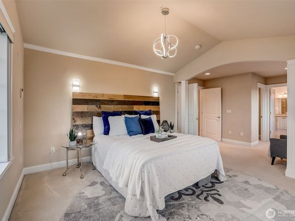17411 NE 39th Court NE, Redmond WA 98052