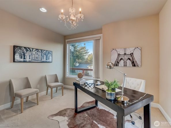17411 NE 39th Court NE, Redmond WA 98052