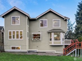 17411 NE 39th Court NE, Redmond WA 98052
