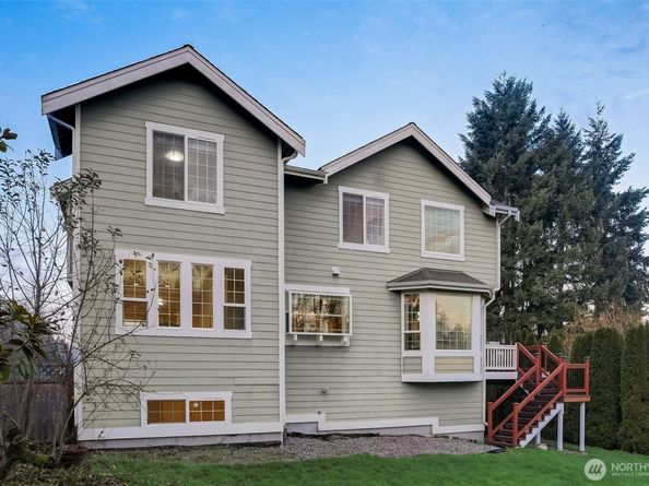 17411 NE 39th Court NE, Redmond WA 98052