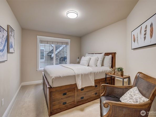 17411 NE 39th Court NE, Redmond WA 98052