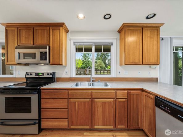 7503 212th Street SW B102, Edmonds WA 98026