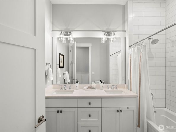 13978 Hidden Heights Lane NE, Bainbridge Island WA 98110