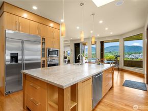 7215 Saint Andrews Lane SE, Snoqualmie WA 98065
