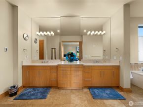 7215 Saint Andrews Lane SE, Snoqualmie WA 98065