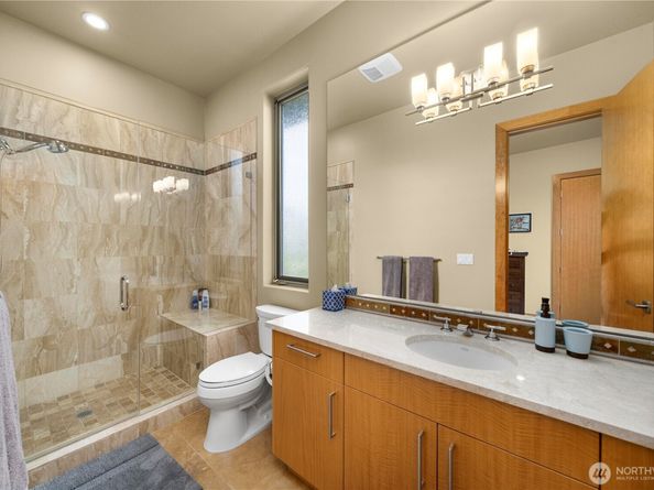 7215 Saint Andrews Lane SE, Snoqualmie WA 98065