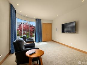 7215 Saint Andrews Lane SE, Snoqualmie WA 98065