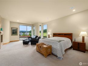 7215 Saint Andrews Lane SE, Snoqualmie WA 98065