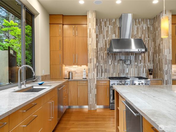 7215 Saint Andrews Lane SE, Snoqualmie WA 98065