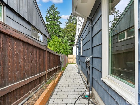 14025 23rd Avenue NE, Seattle WA 98125