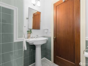 405 Prospect Street 201, Seattle WA 98109