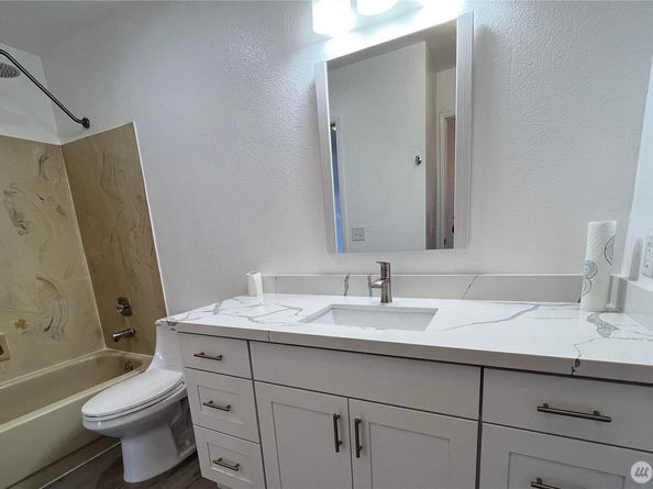 1175 Harrington Place NE 214, Renton WA 98056