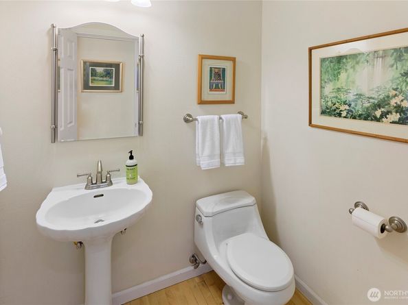 213 Eakin Drive NW, Bainbridge Island WA 98110