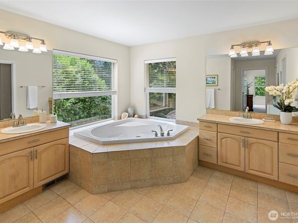 213 Eakin Drive NW, Bainbridge Island WA 98110