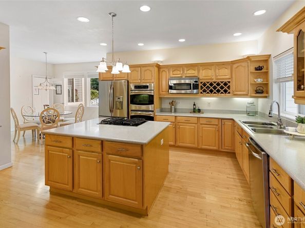 213 Eakin Drive NW, Bainbridge Island WA 98110