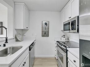 1835 S 286th Lane R201, Federal Way WA 98003
