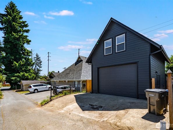 1012 9th Street, Bremerton WA 98337