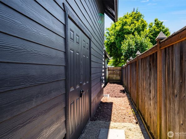 1012 9th Street, Bremerton WA 98337