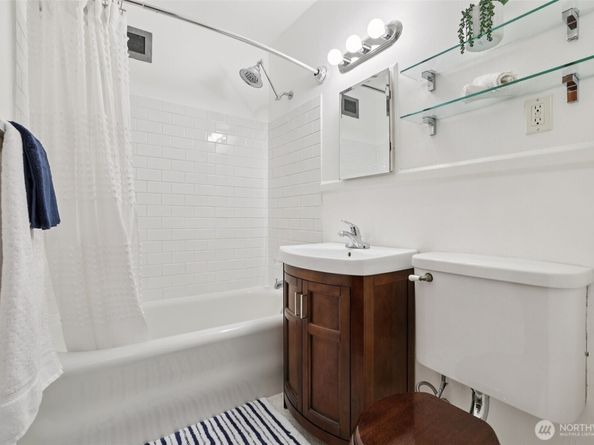 408 Bellevue Avenue E 206, Seattle WA 98102