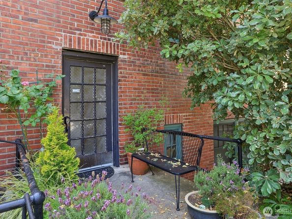 408 Bellevue Avenue E 206, Seattle WA 98102