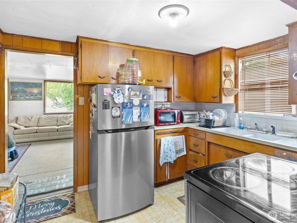 14222 4th Avenue SW, Burien WA 98166