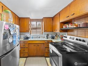 14222 4th Avenue SW, Burien WA 98166