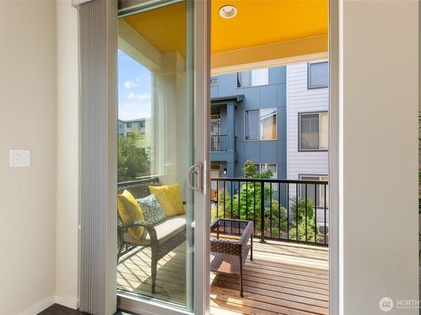 9834 11th Avenue SW, Seattle WA 98106