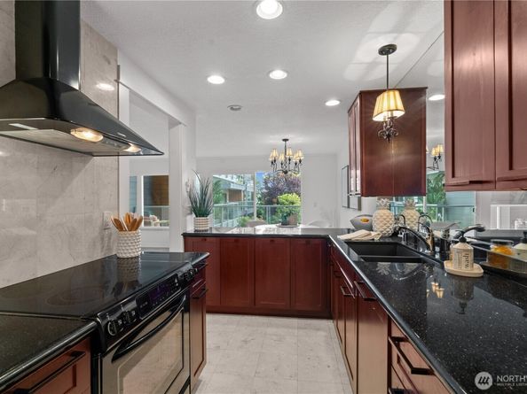 2501 Canterbury Lane E 203, Seattle WA 98112