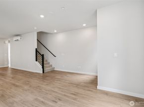 2121 N 148th Street C, Shoreline WA 98133