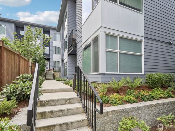 2121 N 148th Street C, Shoreline WA 98133