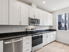 2121 N 148th Street C, Shoreline WA 98133