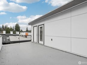 2121 N 148th Street C, Shoreline WA 98133