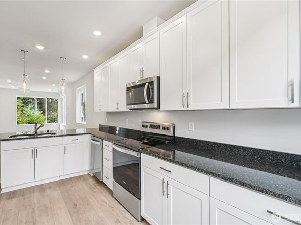 2121 N 148th Street C, Shoreline WA 98133